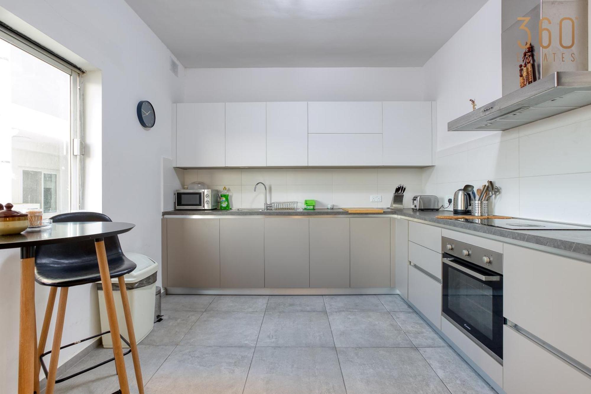 Stylish & Cosy 2br In The Heart Of St' Julians By 360 Estates Apartment